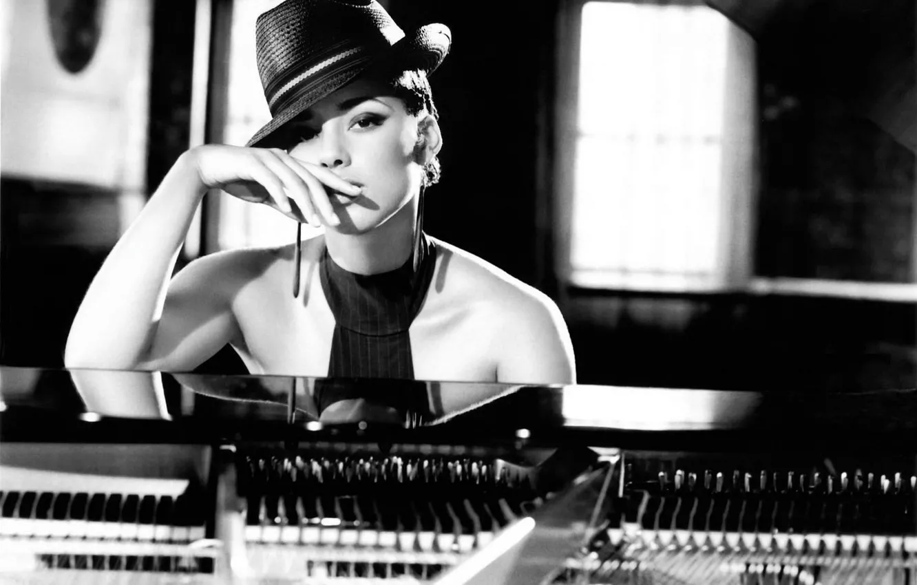Фото обои шляпа, рояль, певица, Alicia Keys