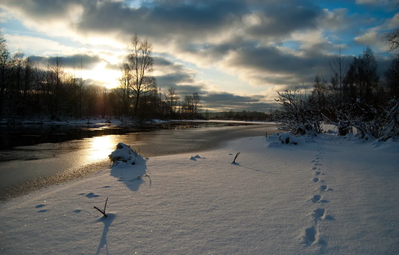 Фото обои зима, небо, снег, следы, природа, река, фото