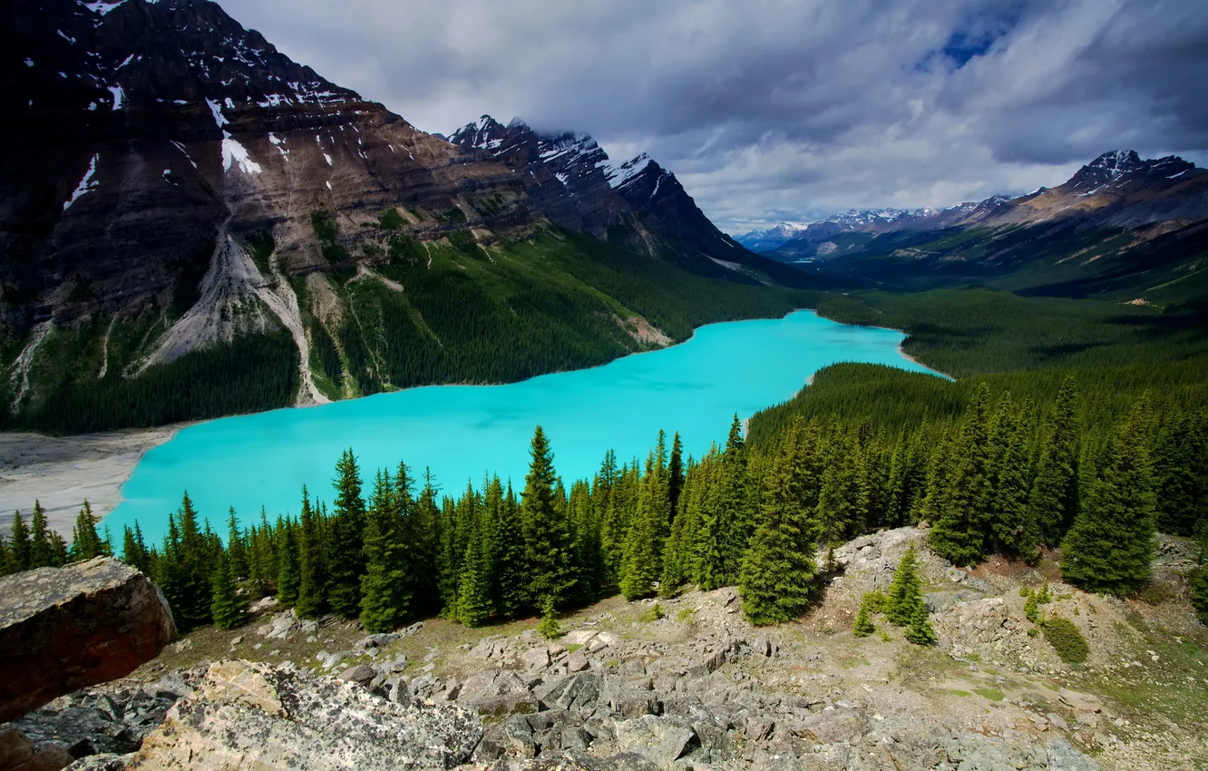 Фото обои лес, облака, горы, озеро, скалы, Канада, Alberta, природа.