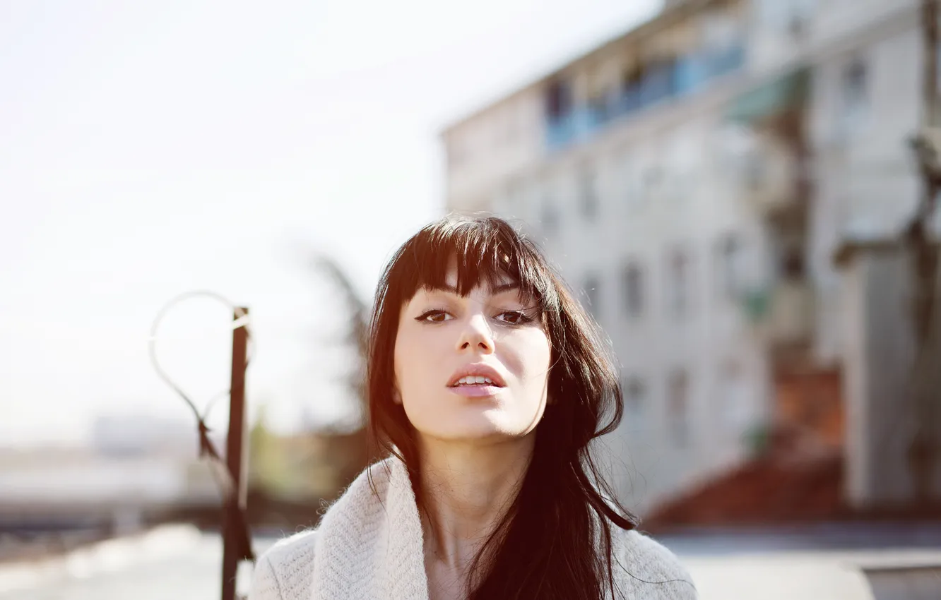 Фото обои девушка, стрелки, брюнетка, челка