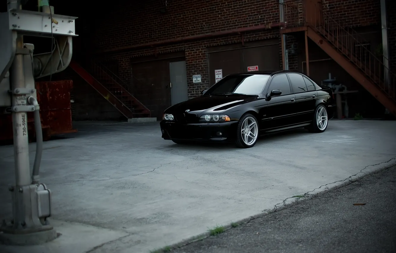 Фото обои Black, E39, Wheels, M5, Fire escape