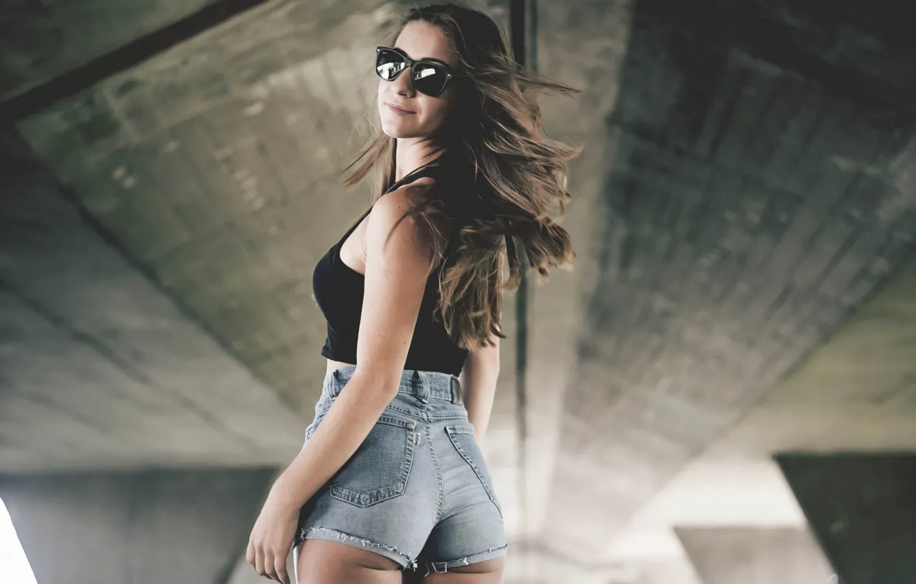 Фото обои Girl, Beautiful, Back, Glasses, Look, Shorts, Kasia