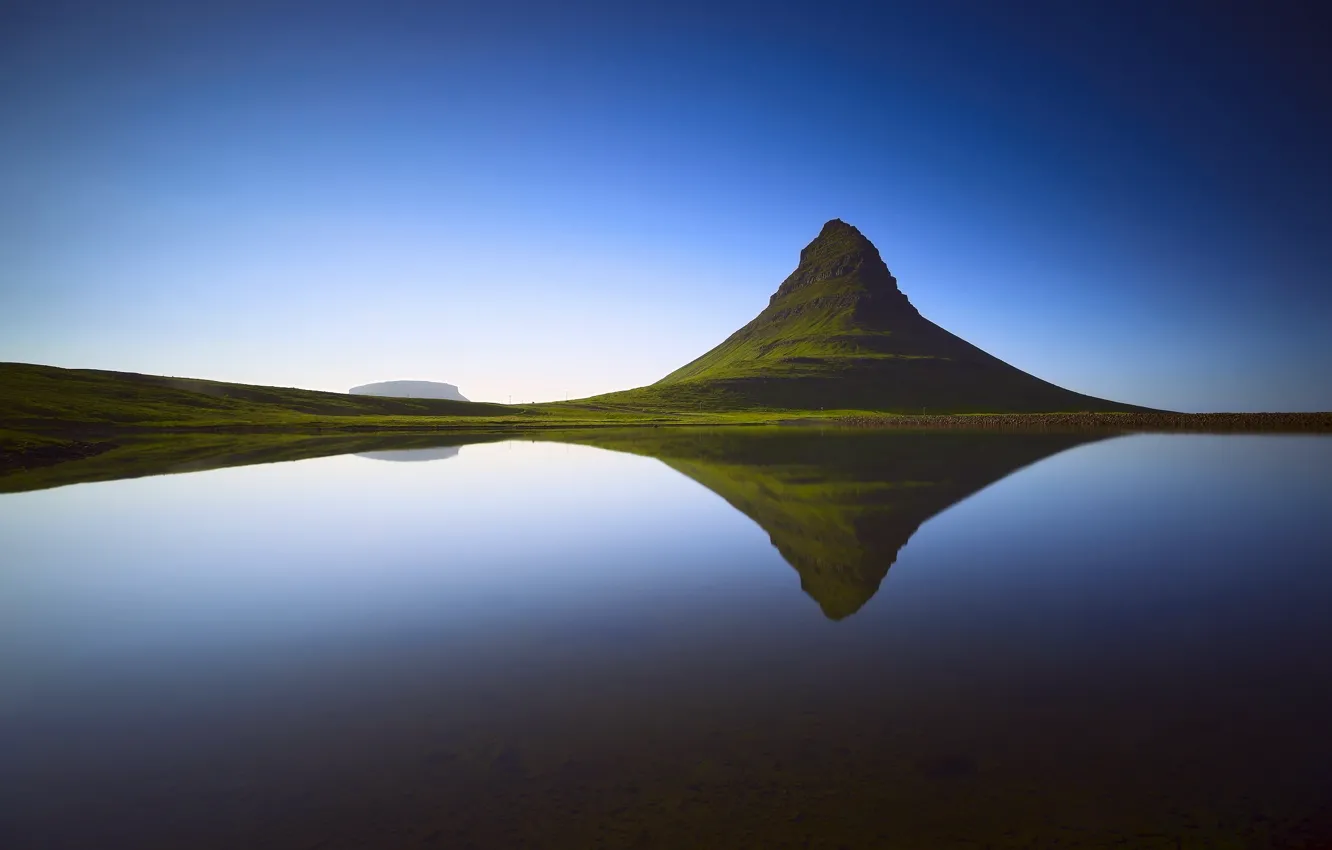 Фото обои небо, вода, отражение, Исландия, гора Kirkjufell