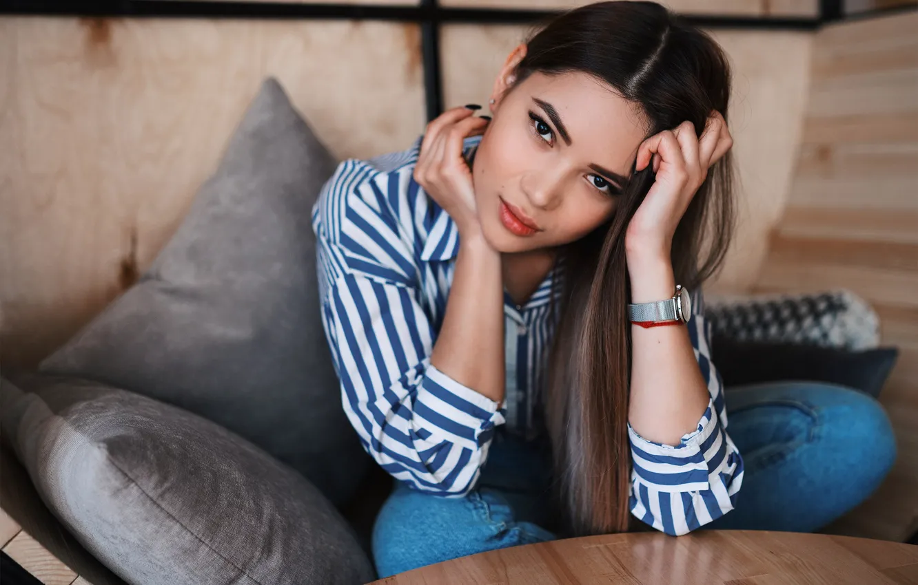 Фото обои Asian, model, women, jeans, brunette, table, watch, sitting