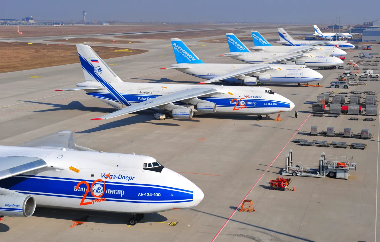 Фото обои Аэропорт, самолёт, aircraft, Airlines, Советский, Ан-124, Руслан, heavy