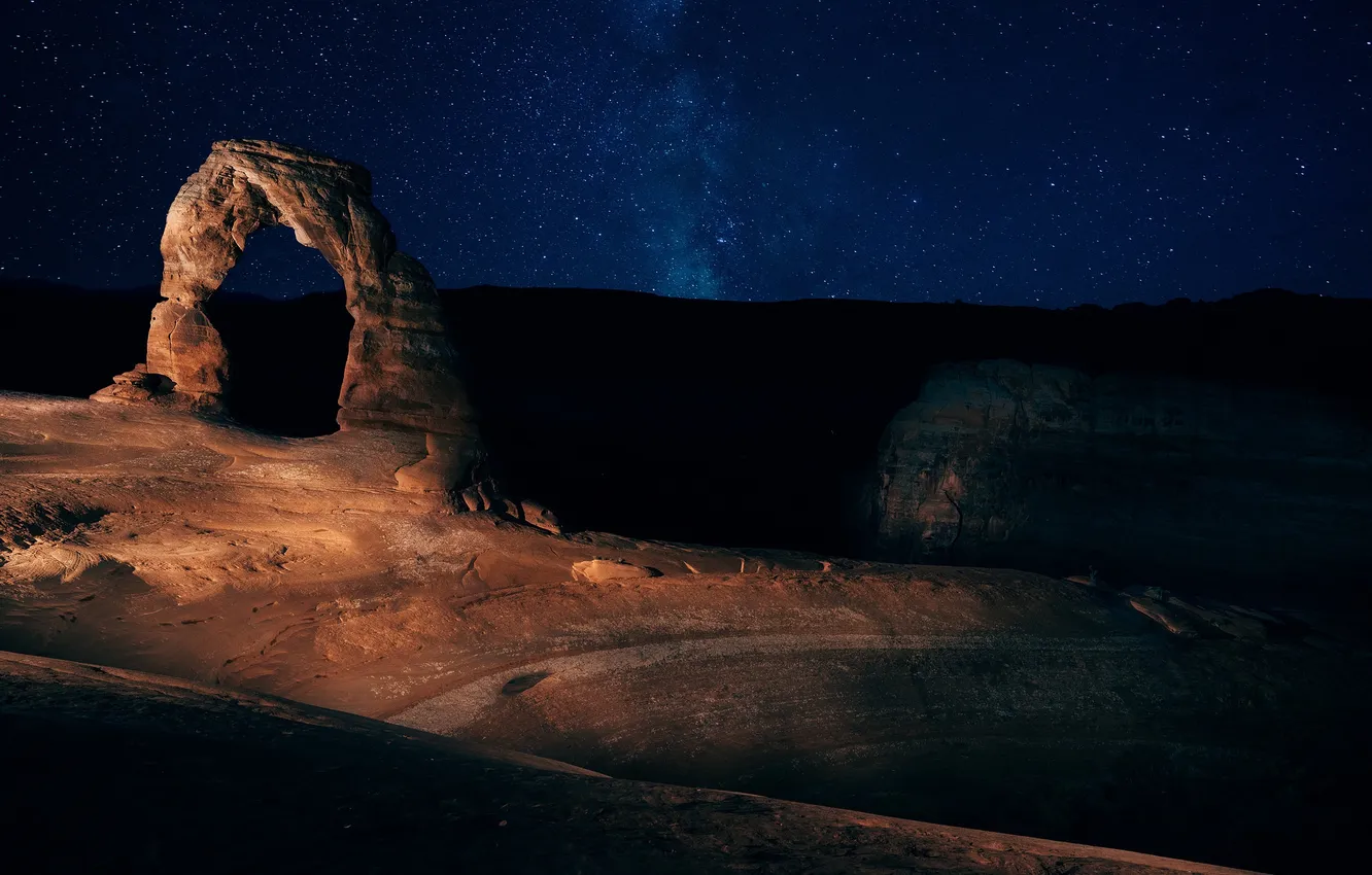 Фото обои небо, звезды, ночь, скала, арка, Юта, США, млечный путь