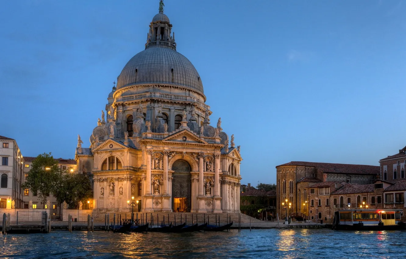 Фото обои море, город, вечер, фонари, Италия, Венеция, собор, Italy