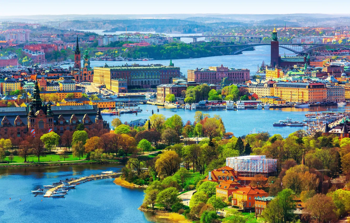 Фото обои деревья, пейзаж, город, река, дома, лодки, панорама, Швеция