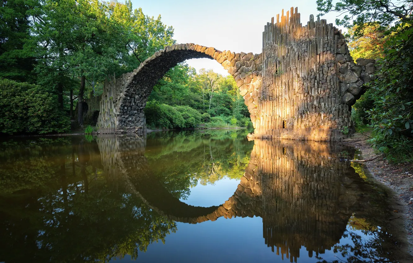 Фото обои вода, пейзаж, мост, природа, парк, река, камни, Германия