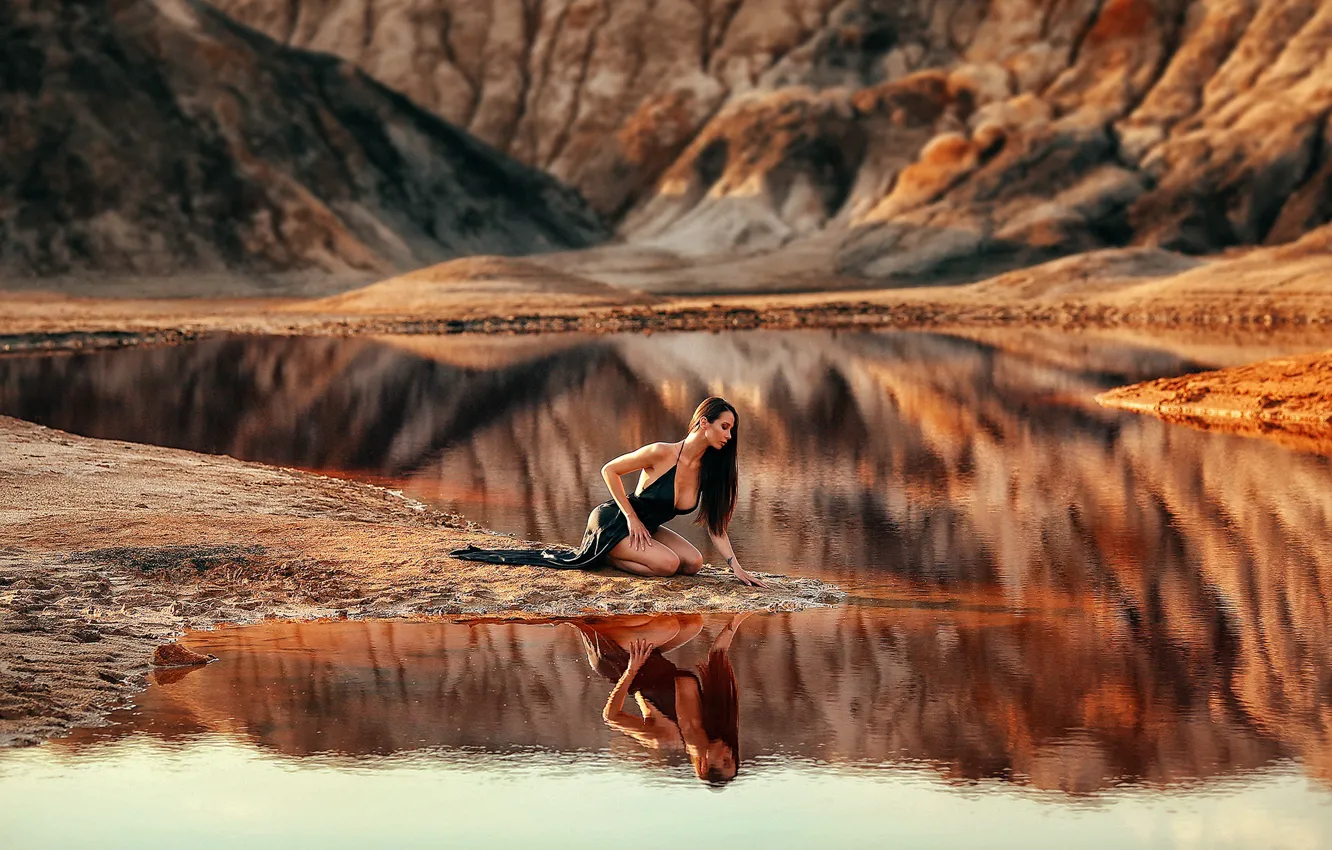 Фото обои девушка, поза, озеро, отражение, река, платье, Dmitry Arhar, Дмитрий Архар