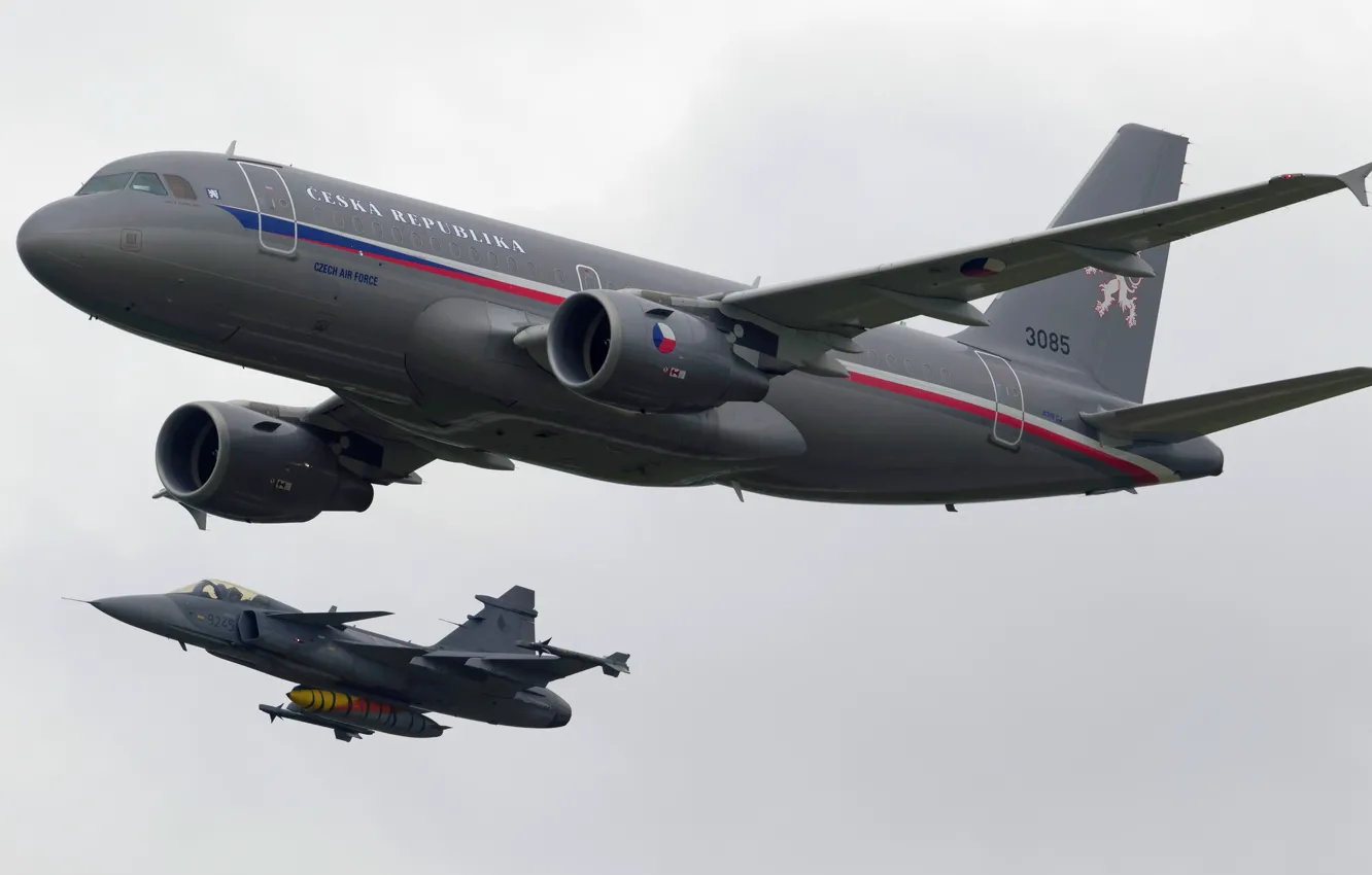 Фото обои полет, JAS-39C Gripen, Airbus A319CJ