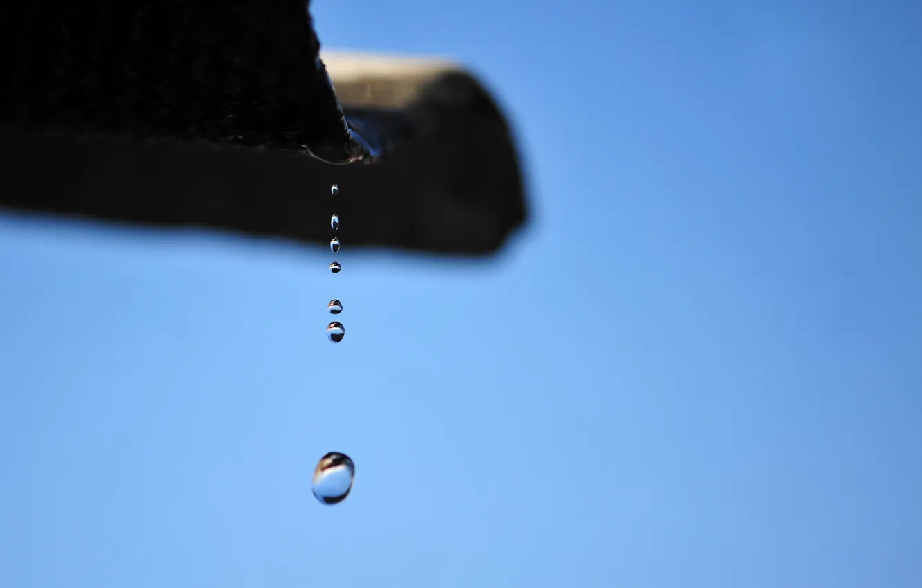 Фото обои крыша, небо, капли