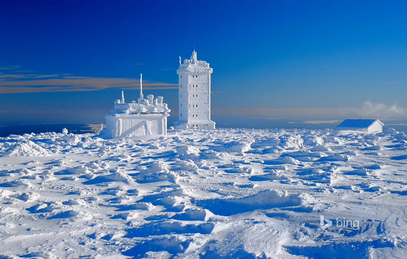 Фото обои зима, небо, облака, снег, дом, башня, гора, Германия