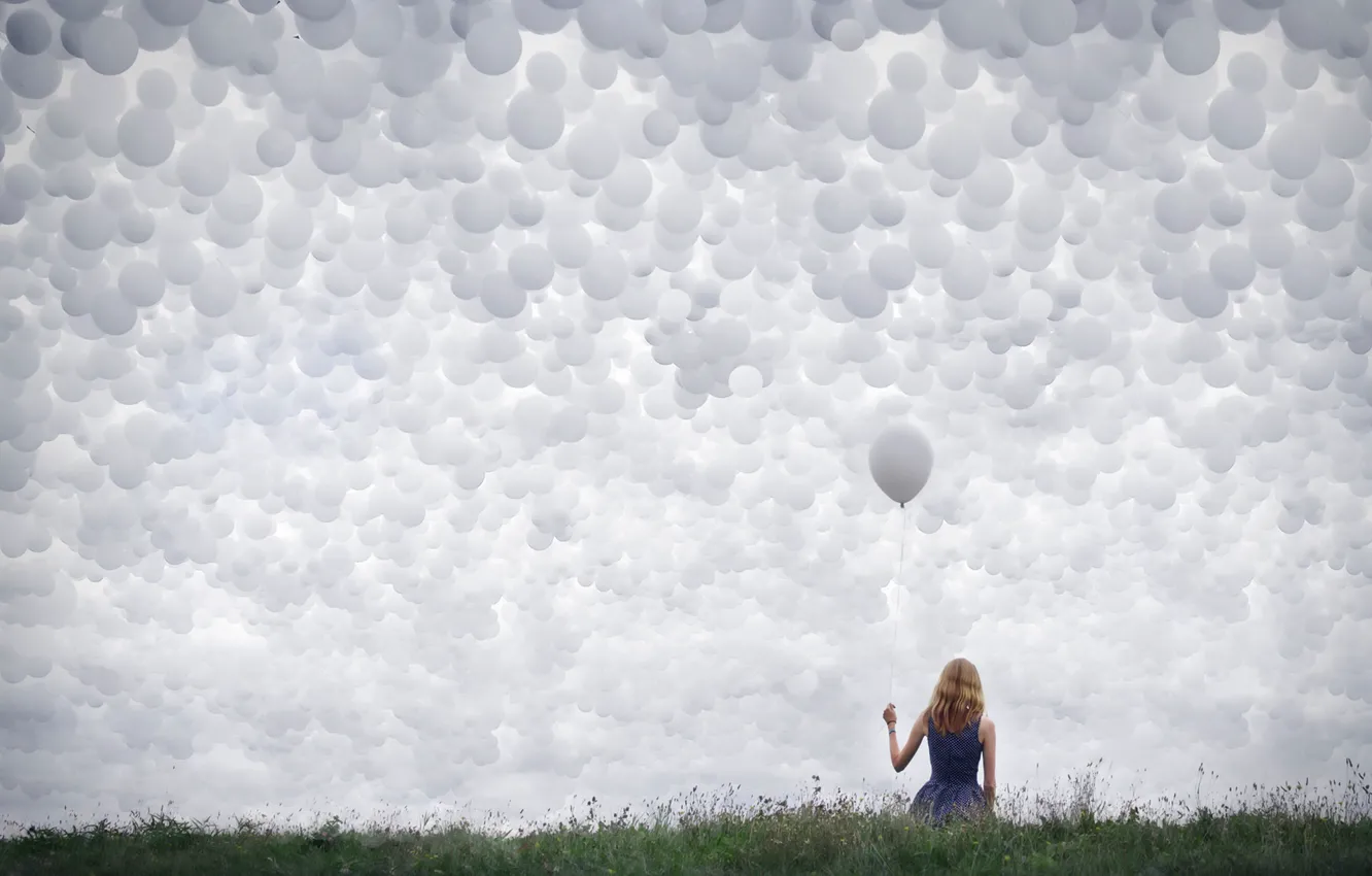 Фото обои небо, девушка, шары