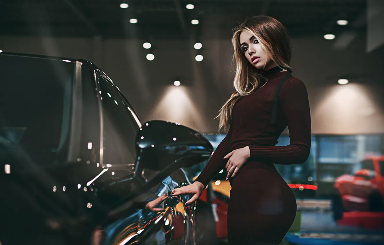 Фото обои lights, girl, Мария, auto, model, garage, look, curves