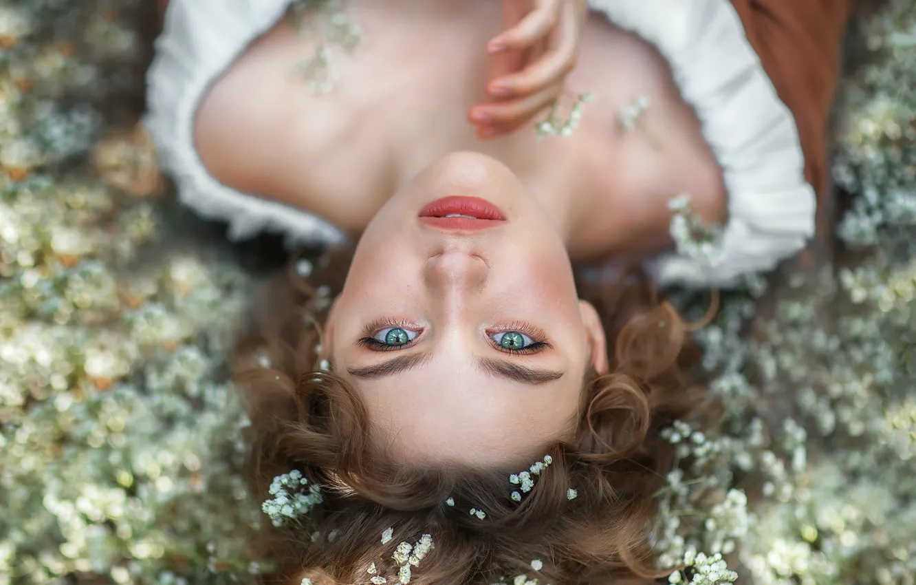 Фото обои глаза, взгляд, девушка, цветы, поза, модель, красивая, Бармина Анастасия