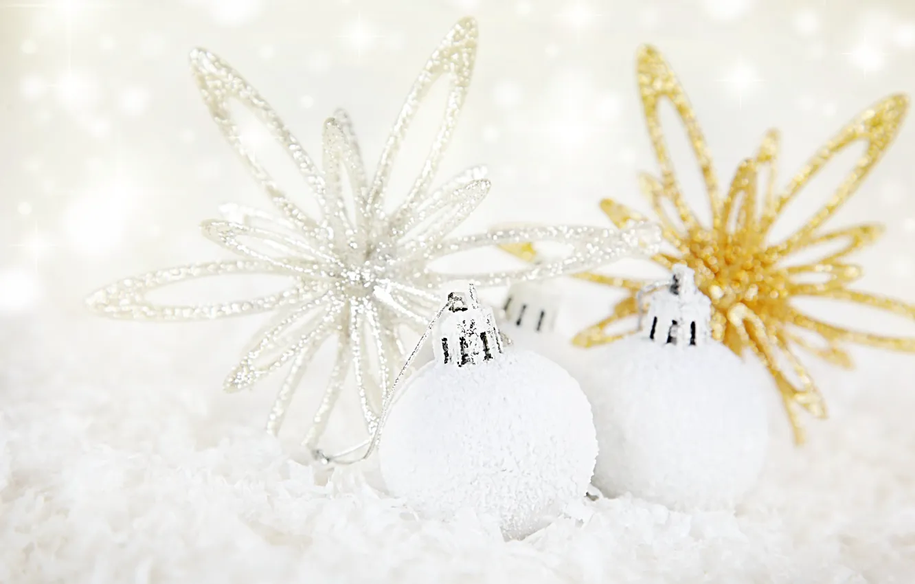 Фото обои белый, шарики, украшения, праздник, блеск, новый год, позолота, ёлочные игрушки