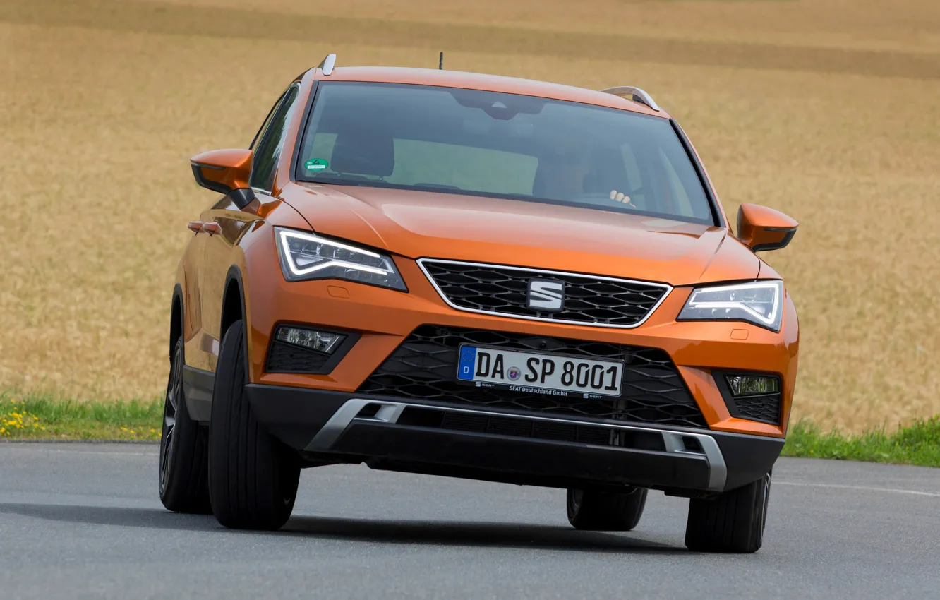 Фото обои дорога, поле, асфальт, SUV, Seat, 2017, 4Drive, Ateca