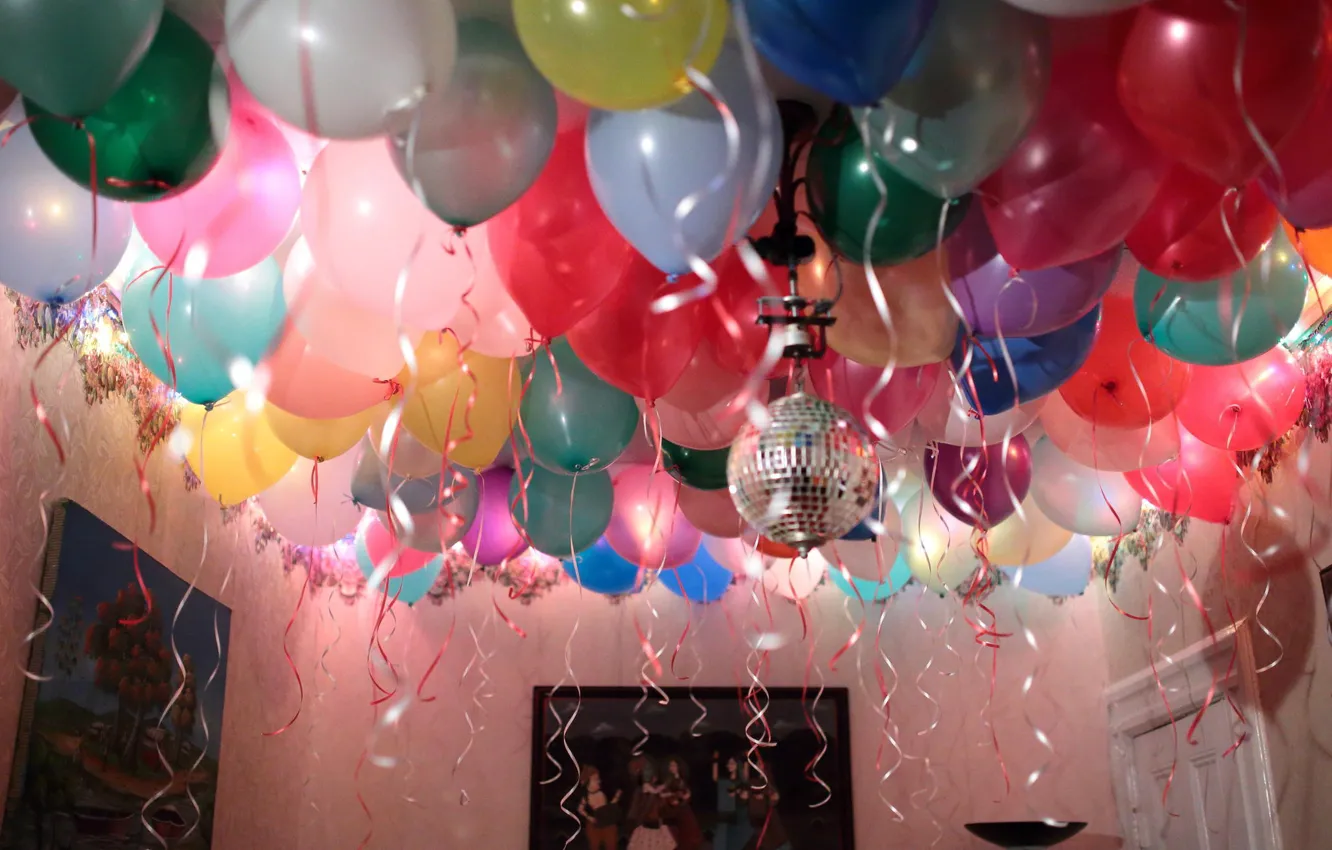 Фото обои комната, праздник, шары, надувные, день рождение
