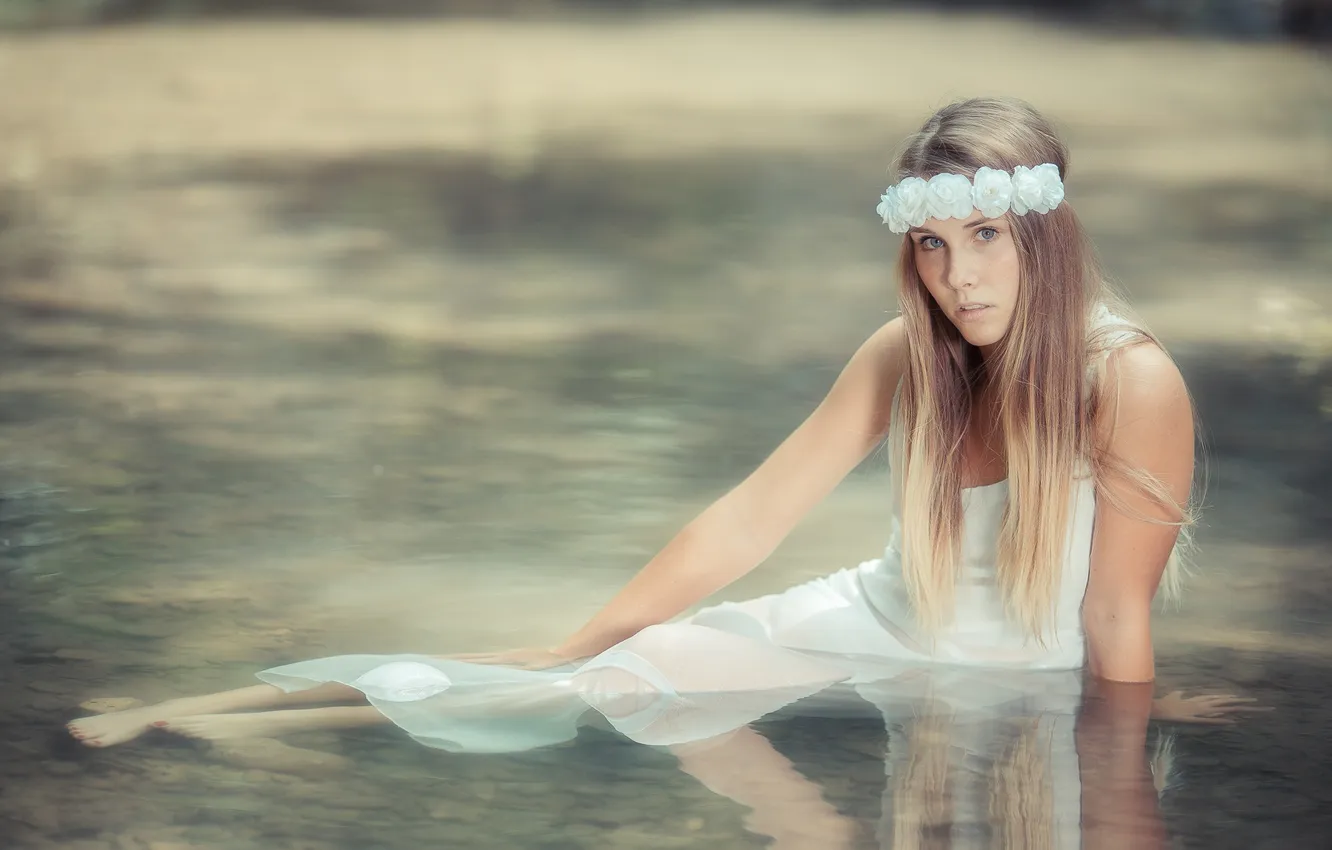 Фото обои взгляд, вода, девушка, цветы, платье