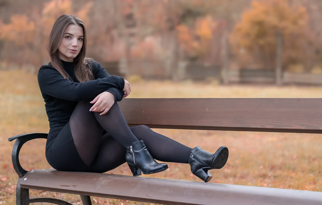 Фото обои девушка, скамейка, платье, колготки, ножки, сидит, Angi