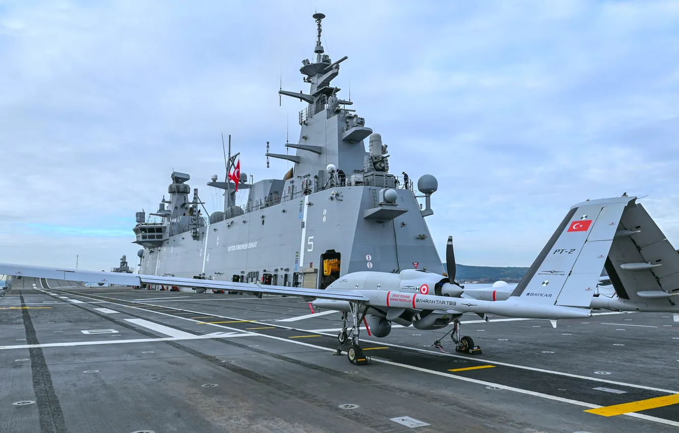 Фото обои универсальный десантный корабль, ВМС Турции, TCG Anadolu, беспилотник Bayraktar