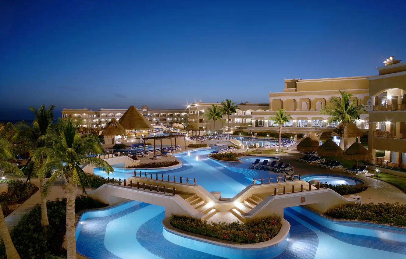 Фото обои pool, hotel, exterior, naght, palms.