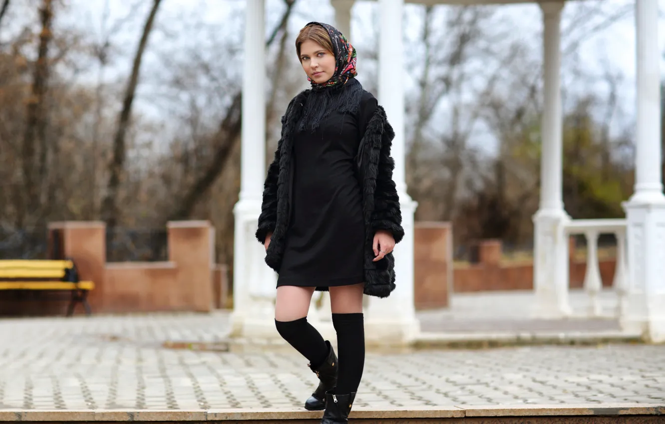 Фото обои милая, платье, губки, прелесть, платок, Murat Kuzhakhmetov