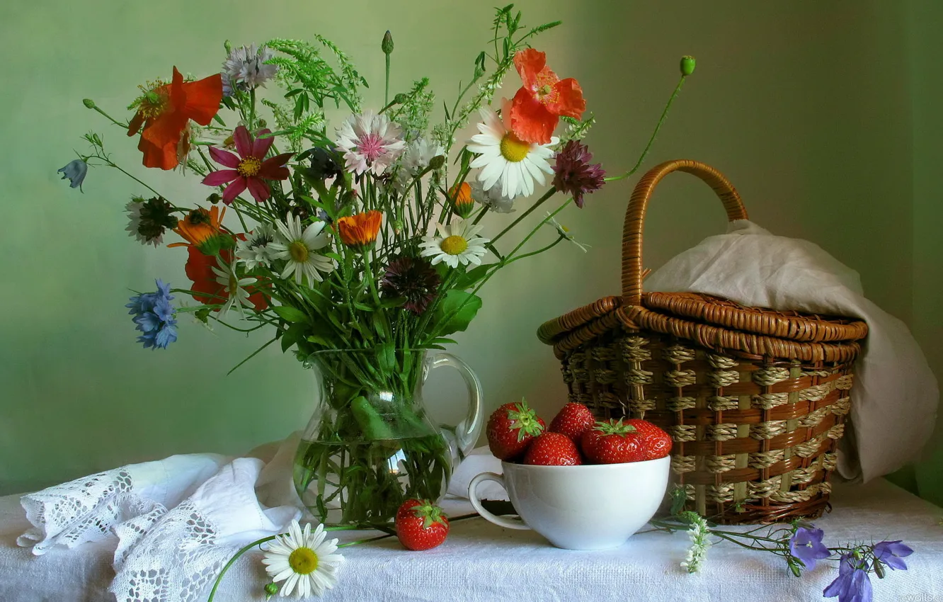 Фото обои цветы, мак, букет, ромашка, клубника, кувшин, натюрморт, корзинка