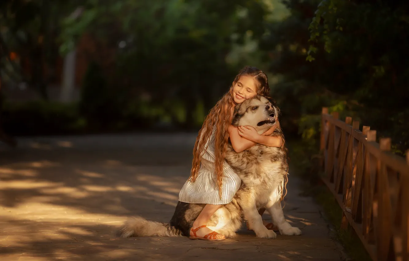 Фото обои любовь, собака, дружба, девочка, друзья, обнимашки, Ника Колесникова