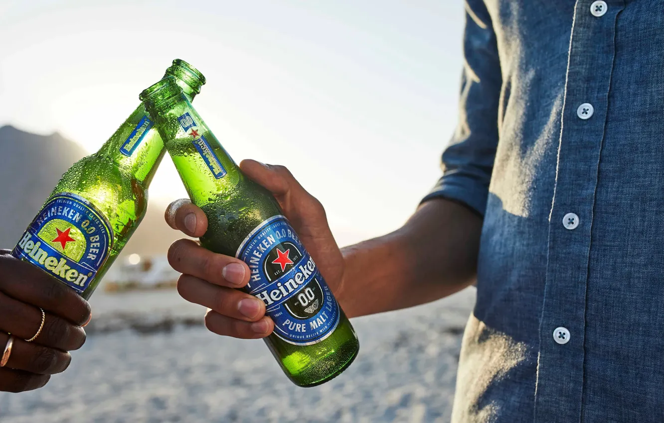Фото обои Бутылки, Мужчины, Крупным планом, Beer, Heineken, Безалкогольный, Пивной напиток