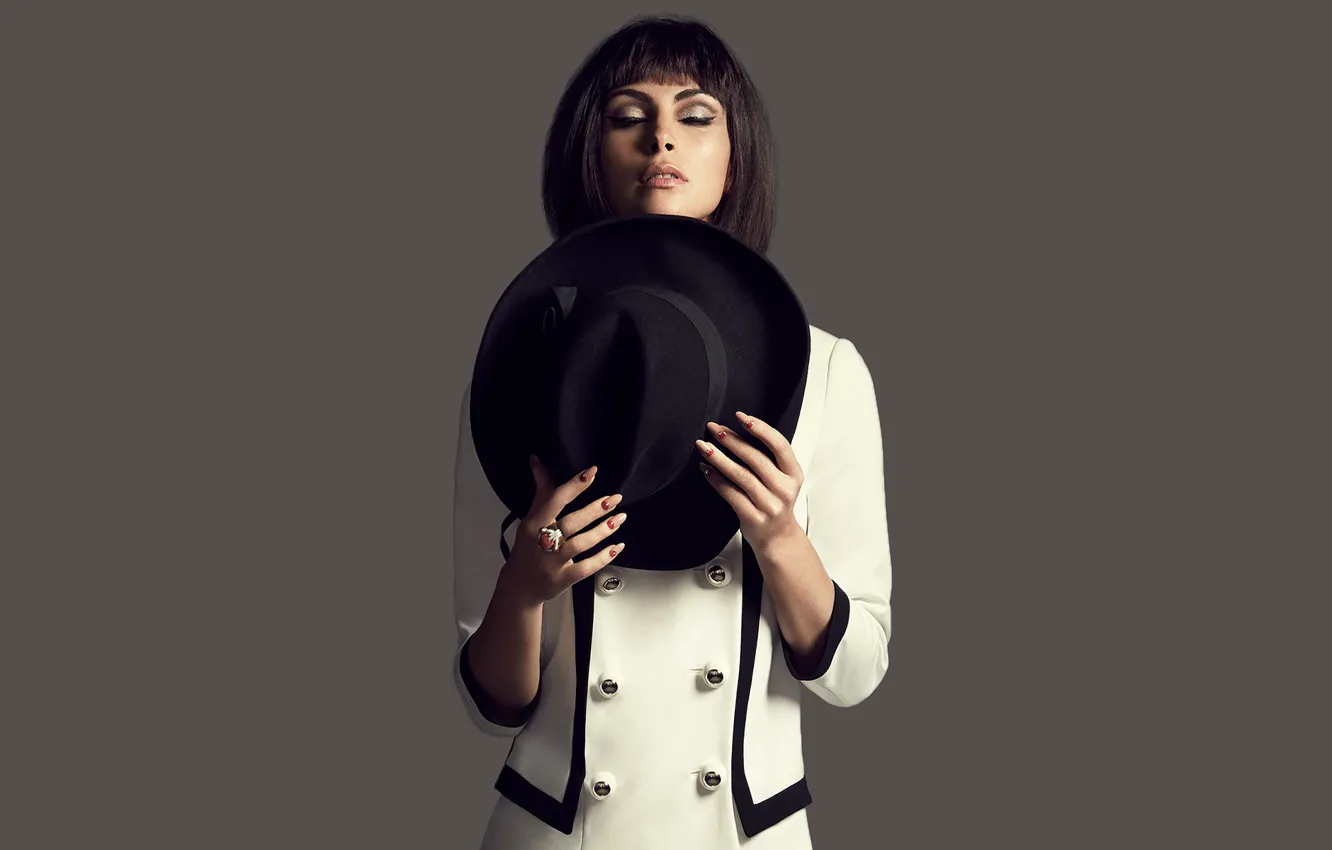 Фото обои фон, шляпа, Morena Baccarin, макияж, актриса, брюнетка, прическа, фотограф