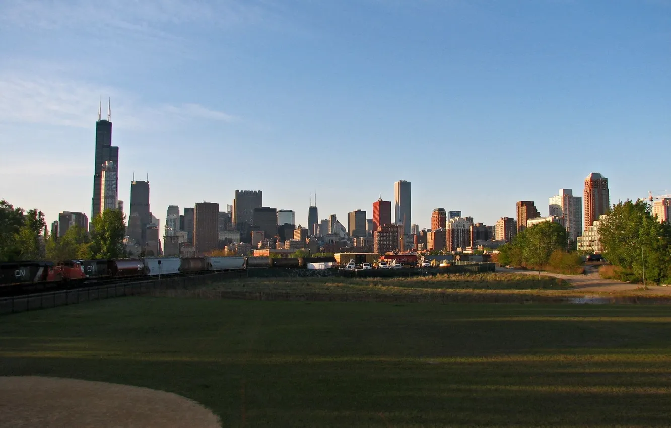 Фото обои город, рассвет, небоскребы, панорама, чикаго, лужайка, chicago