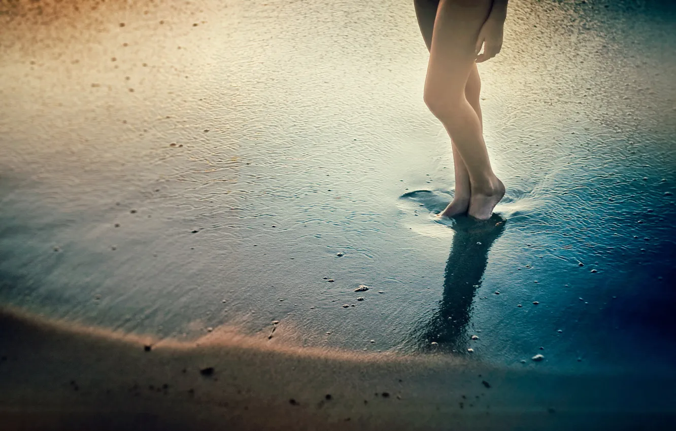 Фото обои песок, вода, тень, ножки