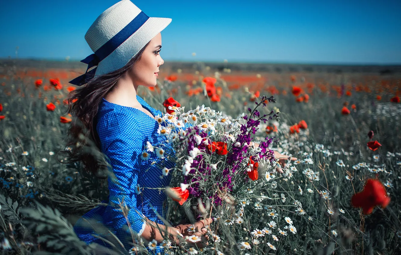 Фото обои поле, лето, девушка, цветы, природа, букет, шляпа, платье
