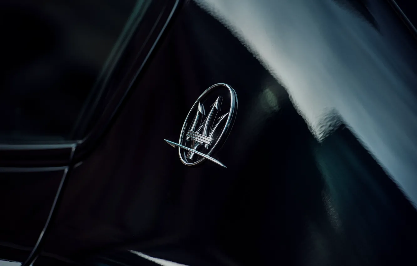 Фото обои Maserati, logo, close-up, Ghibli, badge, Maserati Ghibli Nrissimo