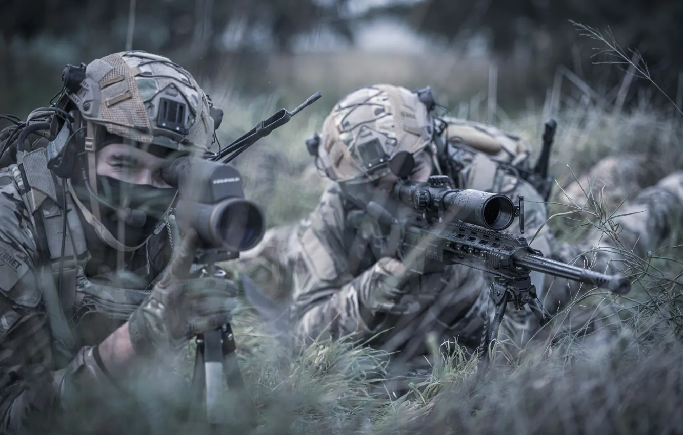 Фото обои Солдаты, Двое, Камуфляж, Снайперская винтовка, Экипировка, Sniper Rifle, Каска, Сеть которая обеспечивает будущее цифровой войны