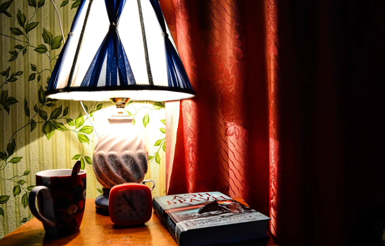 Фото обои уют, часы, лампа, кофе, книга, ночник, композиция, чтиво