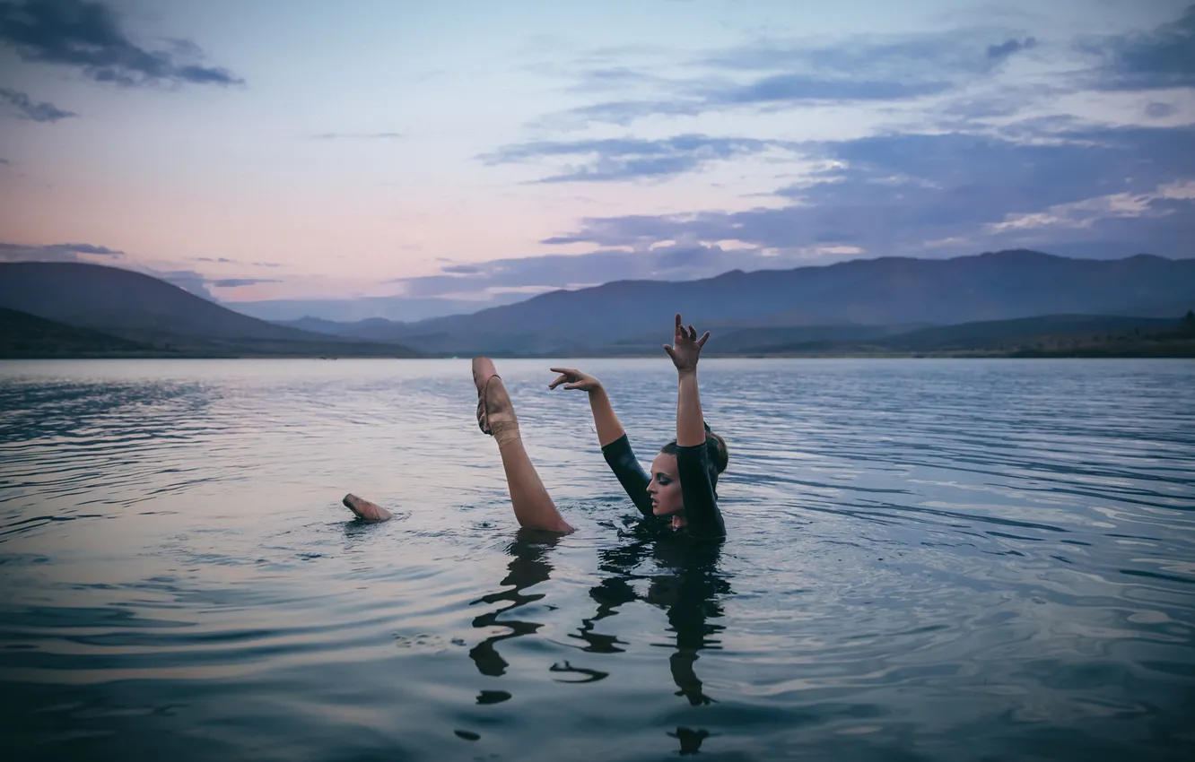 Фото обои вода, танец, caroline courtney