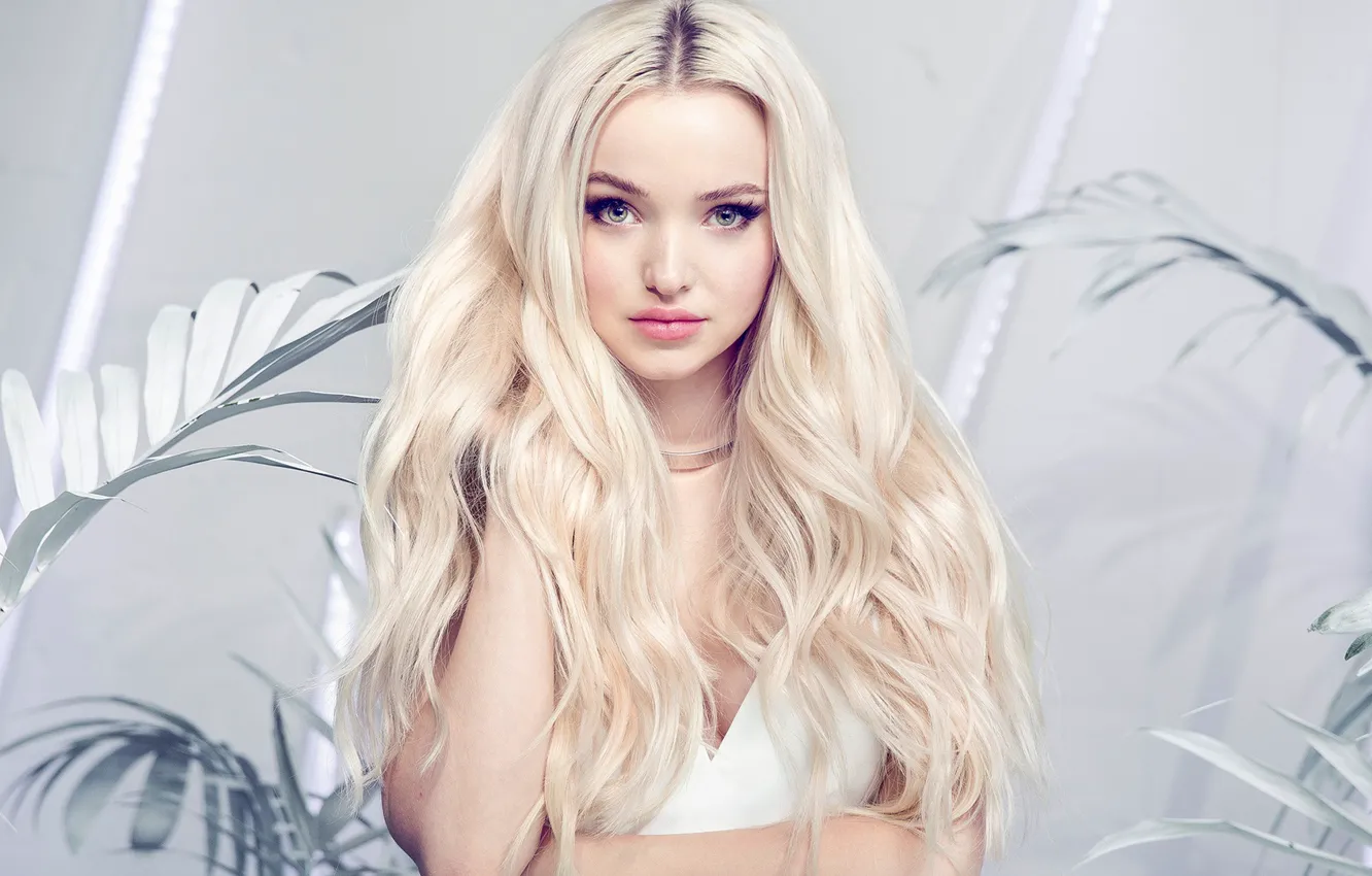 Фото обои взгляд, девушка, волосы, губы, Dove Cameron