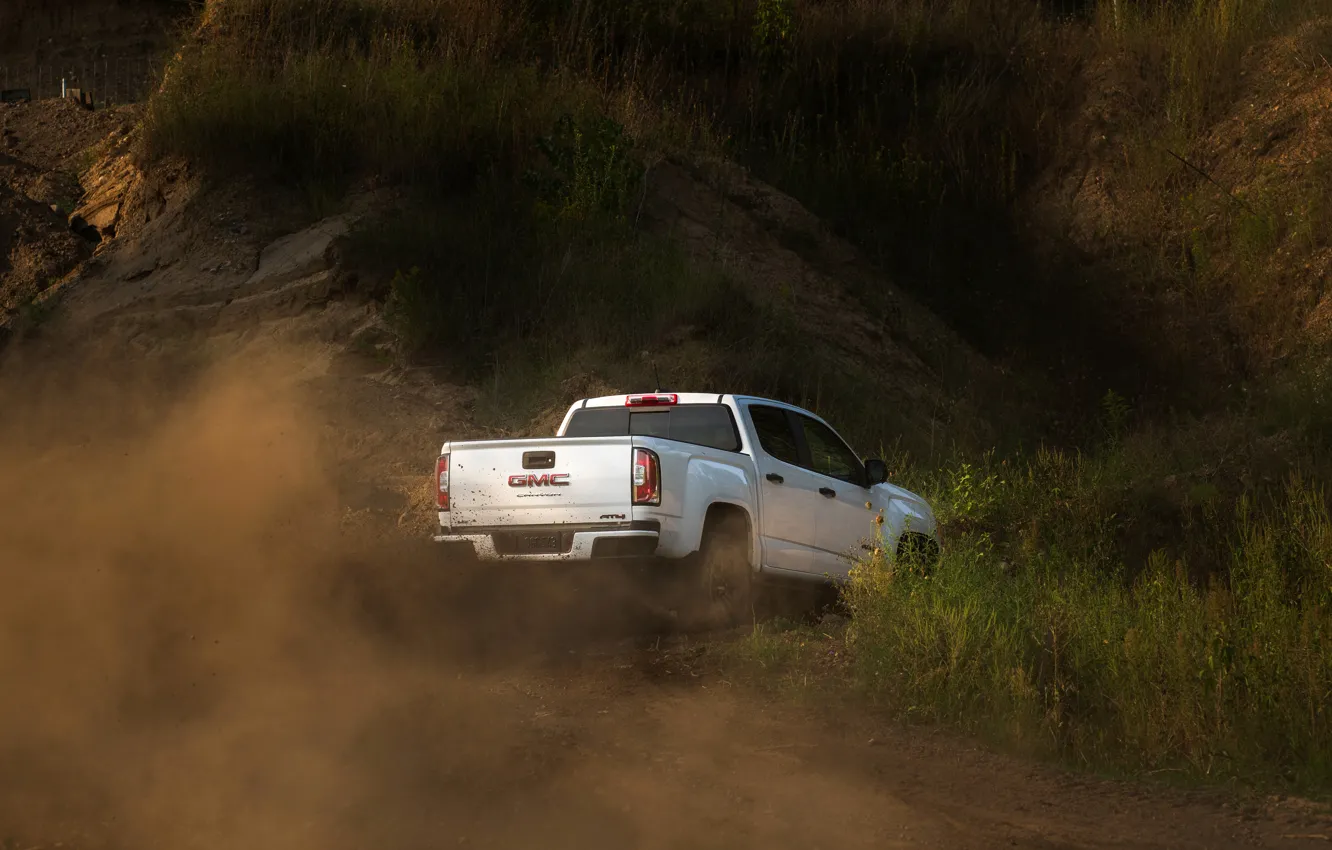 Фото обои белый, пыль, пикап, GMC, Crew Cab, Canyon, AT4, 2020