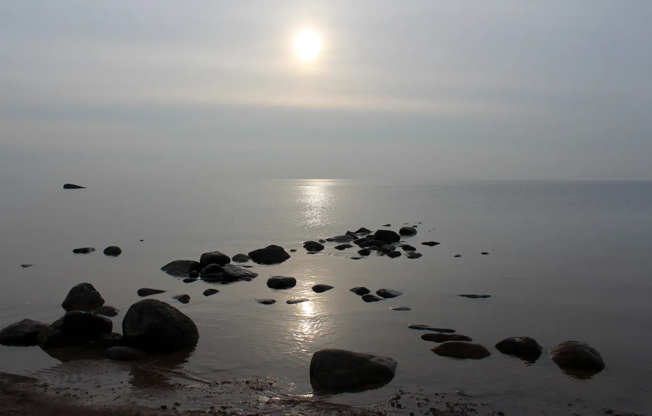 Фото обои море, солнце, камни, дымка