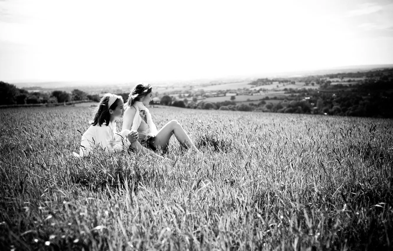 Фото обои поле, трава, природа, девушки, настроение, отдых, спокойствие, девочка