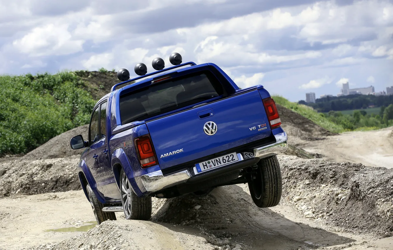 Фото обои синий, Volkswagen, пикап, Amarok, Double Cab, корма, 2016, Aventura