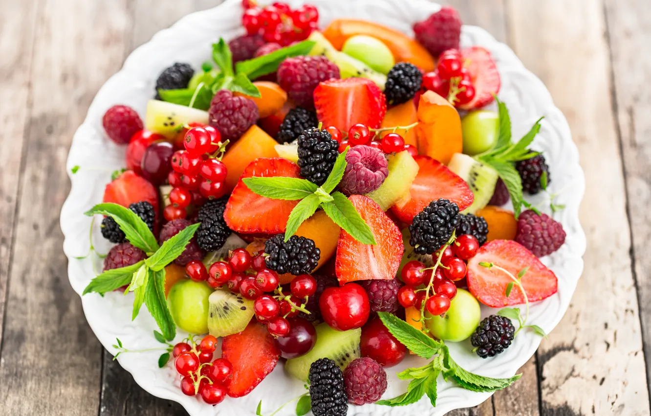 Фото обои ягоды, малина, клубника, фрукты, смородина, салат, dessert, fruit salad