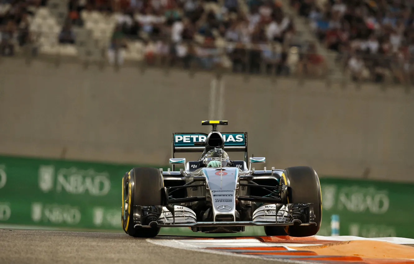 Фото обои Mercedes, Formula 1, AMG, Передок, Nico Rosberg, Поребрик