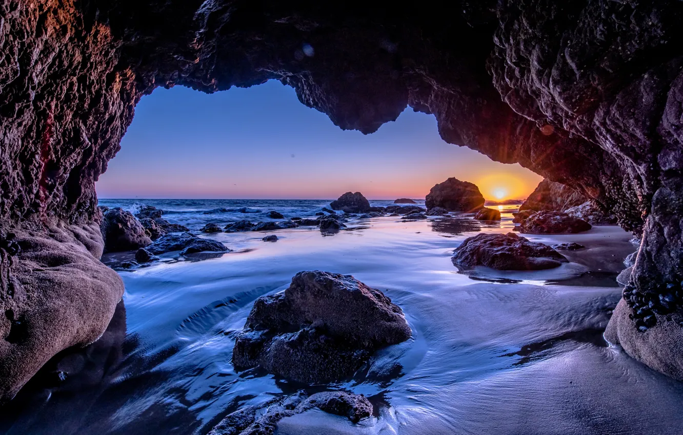 Фото обои волны, пляж, солнце, закат, камни, океан, скалы, берег