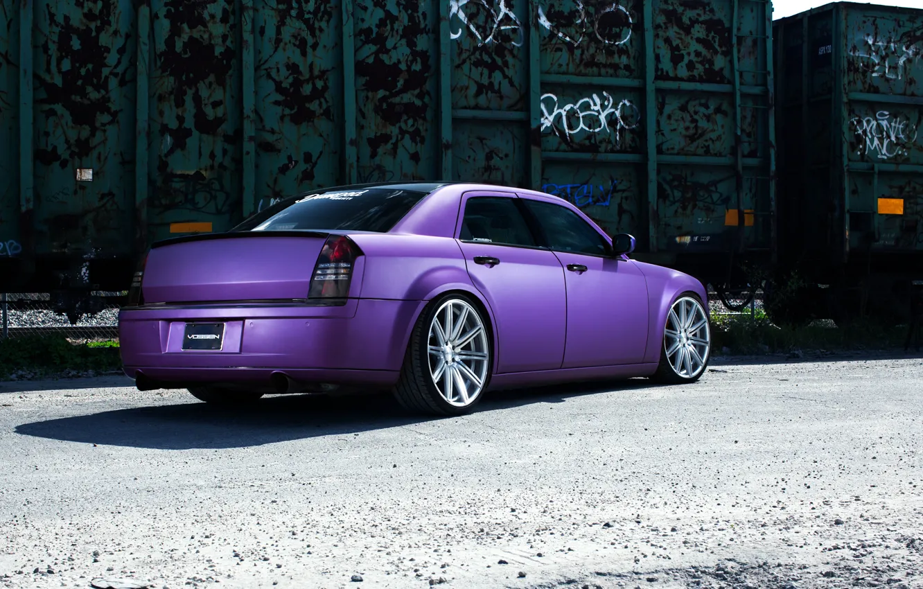 Фото обои Chrysler, wheels, 300, vossen, purple, rearside
