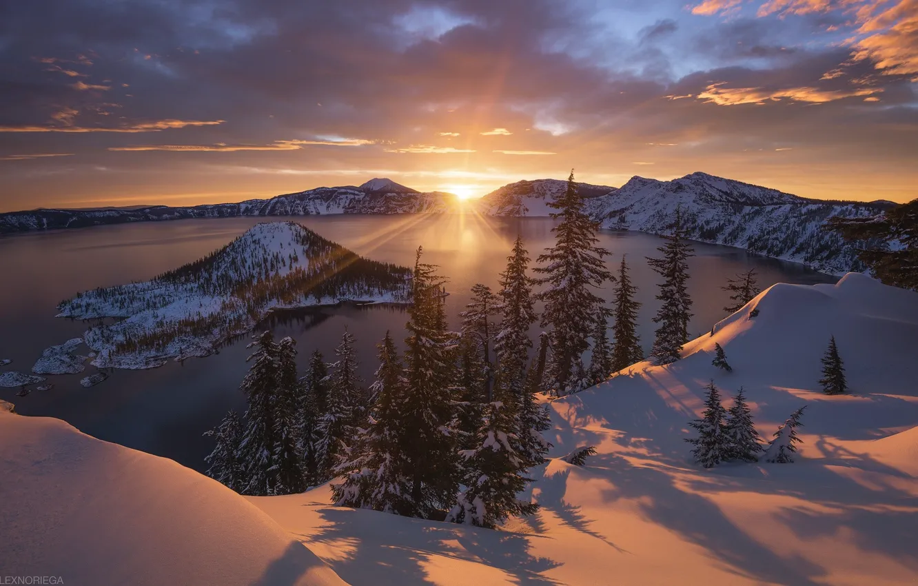 Фото обои зима, солнце, свет, снег, горы, озеро, вулкан, США