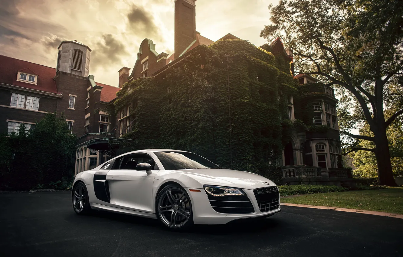 Фото обои audi, house, v10, R8